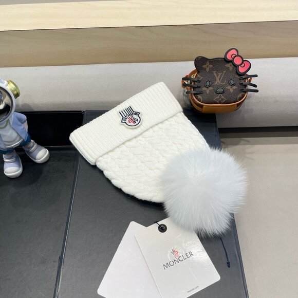 Moncler white ribbed knit beanie with pom-pom  Moncler - Picture 7 of 7